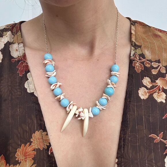 Vintage 70’s Blue Bead & Shell Tooth Necklace Silver Tone Chain 20" - Picture 1 of 10